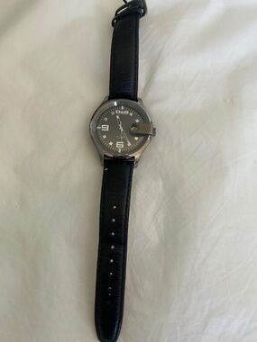 D&G black watch, straps made with leather